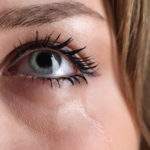 12 posibles causas de los ojos llorosos