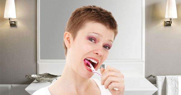 8 errores que debes evitar al cepillarte los dientes