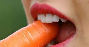 ¿Comer zanahorias mejora tú visión nocturna