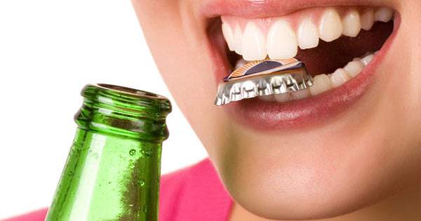 Estos son los hábitos que debes evitar para cuidar tus dientes