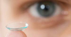 ¿Los lentes de contacto resguardan los ojos de tus hijos?