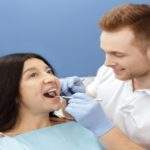 Revelamos 4 aspectos que afectan la salud dental del adulto mayor