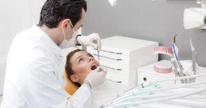 Conoce las 5 herramientas básicas de un consultorio dental