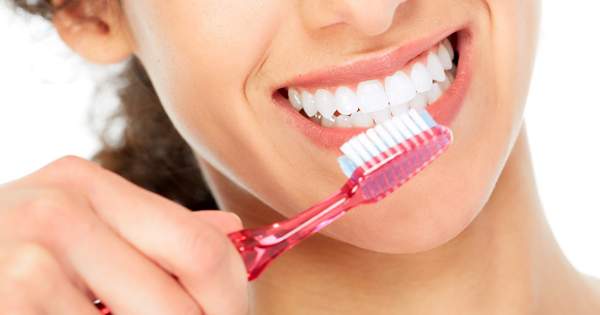 Consejos efectivos para mantener bonitos tus dientes y encías