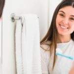 Lavar los dientes con bicarbonato… ¿es saludable?