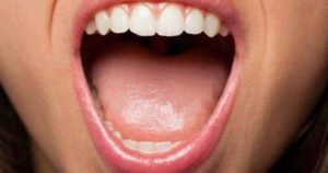 Síntomas, causas y soluciones a la lengua inflamada